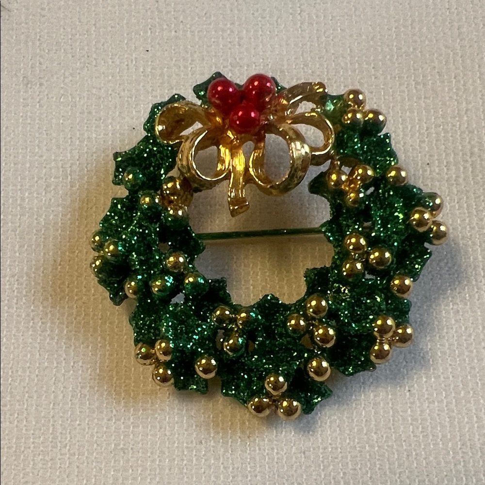 Vintage 1970 Enamel Festive Green and Gold Wreath Brooch